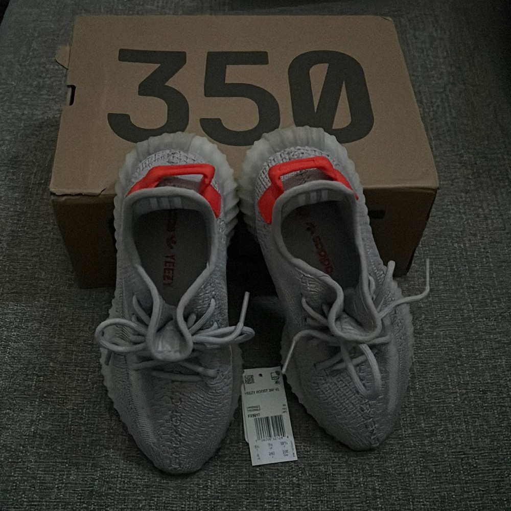 YEEZY BOOST 350 V2